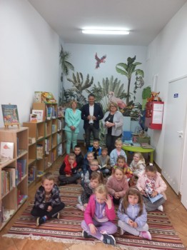 ODWIEDZAMY BIBLIOTEKĘ